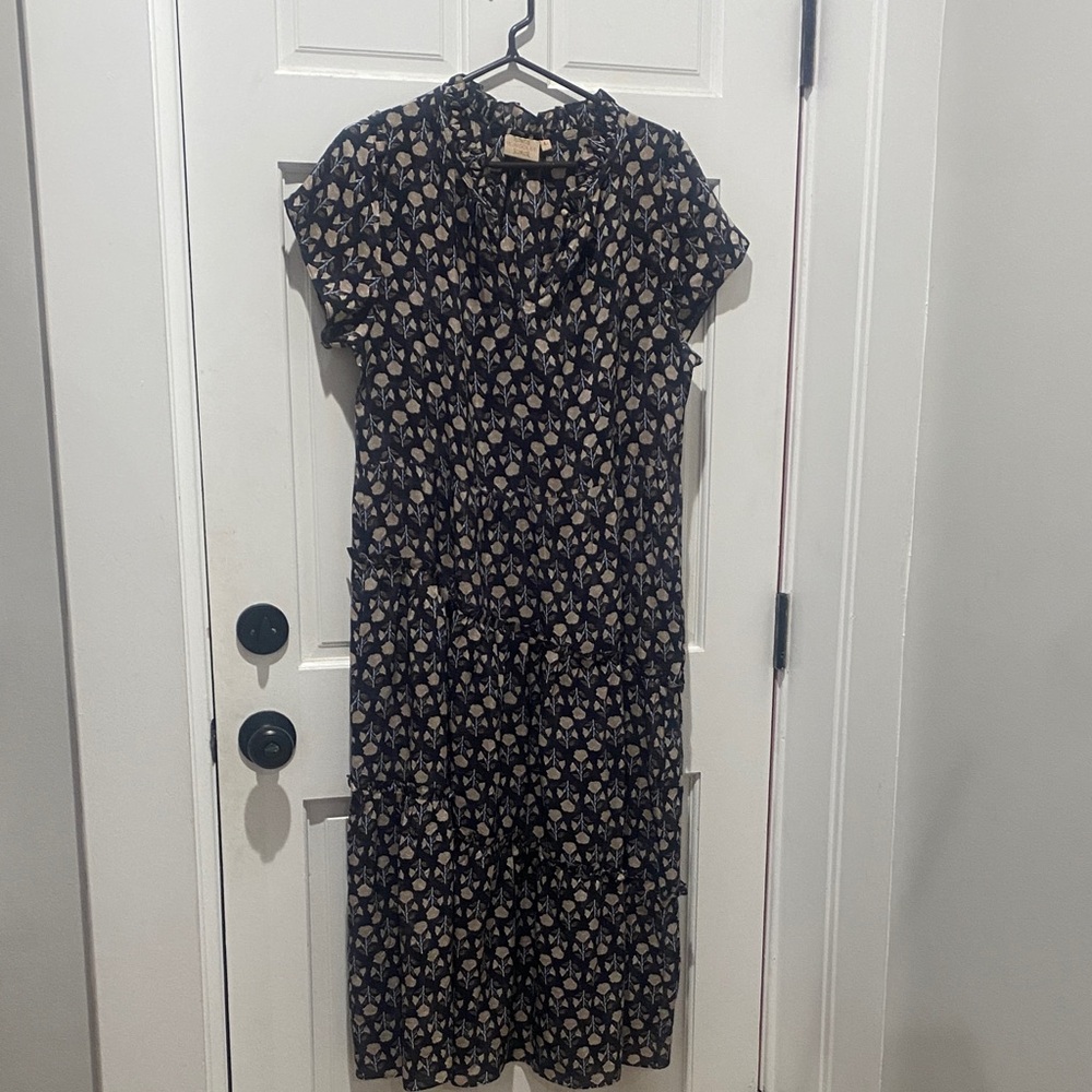 Chic Black and Cream Leaf Print Midi Dress